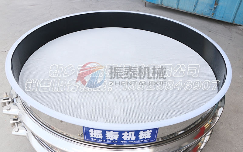 避免金屬污染！內(nèi)噴特氟龍振動篩實現(xiàn)有機鍺粉高精度篩分